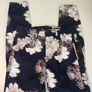 Jen 7 Women's Floral Skinny Pants - Navy and White